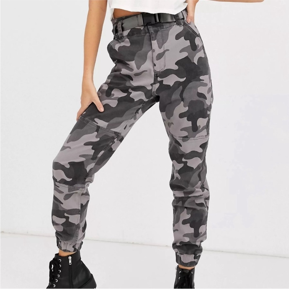 Hollister High Rise camo cargo utility pants